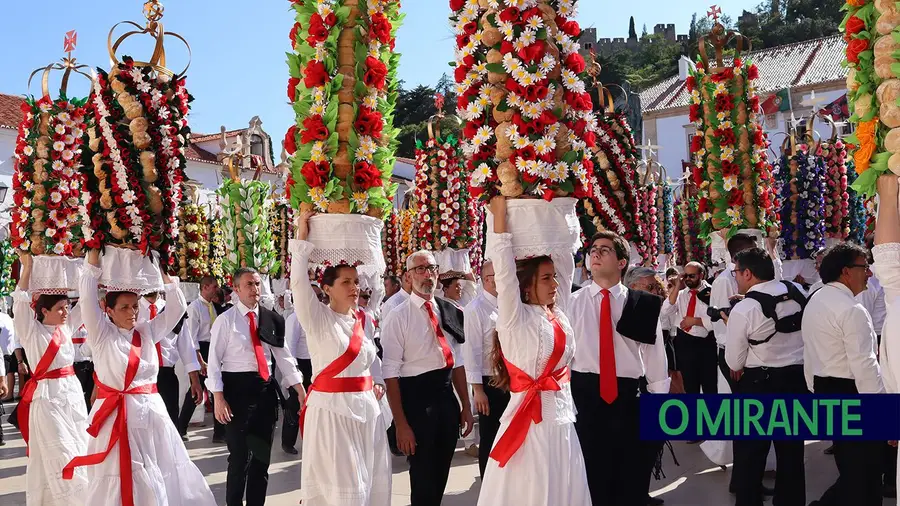 Festa dos Tabuleiros recebe voto de louvor do executivo de Tomar Festa dos Tabuleiros recebe voto de louvor do executivo de Tomar