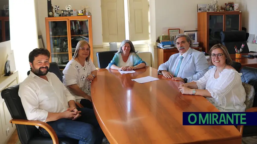 Tomar assina protocolo com Associação de Jardins Escolas João de Deus Tomar assina protocolo com Associação de Jardins Escolas João de Deus