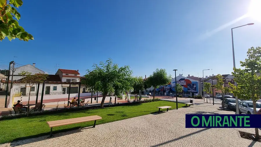 Apoio para requalificação de jardim público de Amiais de Baixo Apoio para requalificação de jardim público de Amiais de Baixo
