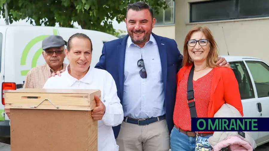 Apicultores de Ourém receberam colónias de abelhas para retoma da actividade Apicultores de Ourém receberam colónias de abelhas para retoma da actividade
