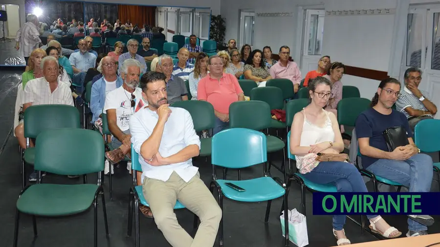 População aprova manifestação contra quadruplicação da linha de comboio em Alhandra e VFX População aprova manifestação contra quadruplicação da linha de comboio em Alhandra e VFX