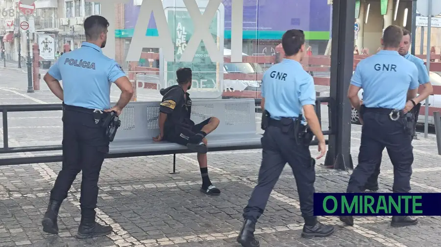 Andou nas ruas de Vila Franca de Xira a ameaçar "matar toda a gente" Andou nas ruas de Vila Franca de Xira a ameaçar "matar toda a gente"