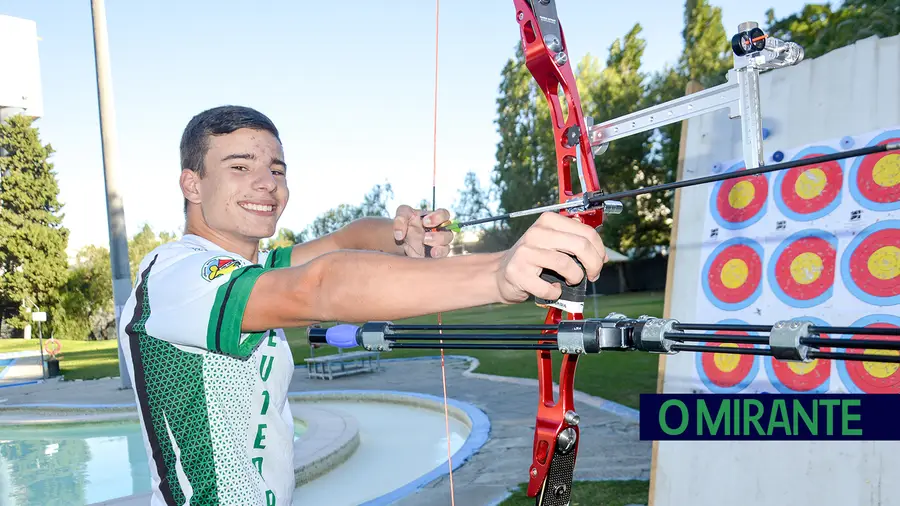 Simão Ribeiro é atleta de tiro com arco