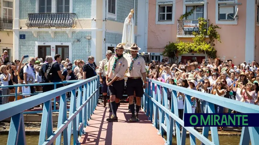 Centenas em Vila Franca de Xira para ver passar imagem de Fátima