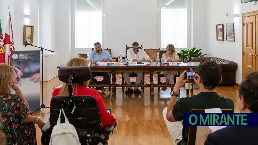 Vila Franca de Xira e Sindicato dos Trabalhadores assinam acordo colectivo Vila Franca de Xira e Sindicato dos Trabalhadores assinam acordo colectivo