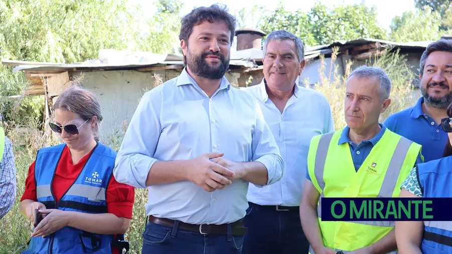 Tomar instalou três ilhas ecológicas na cidade para combater falta de cidadania Tomar instalou três ilhas ecológicas na cidade para combater falta de cidadania