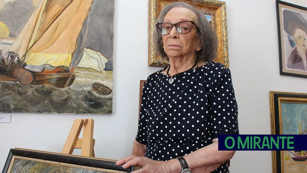 Clotilde Raposo: a pintora autodidacta que aos 94 anos guarda em Vila Moreira a obra da sua vida