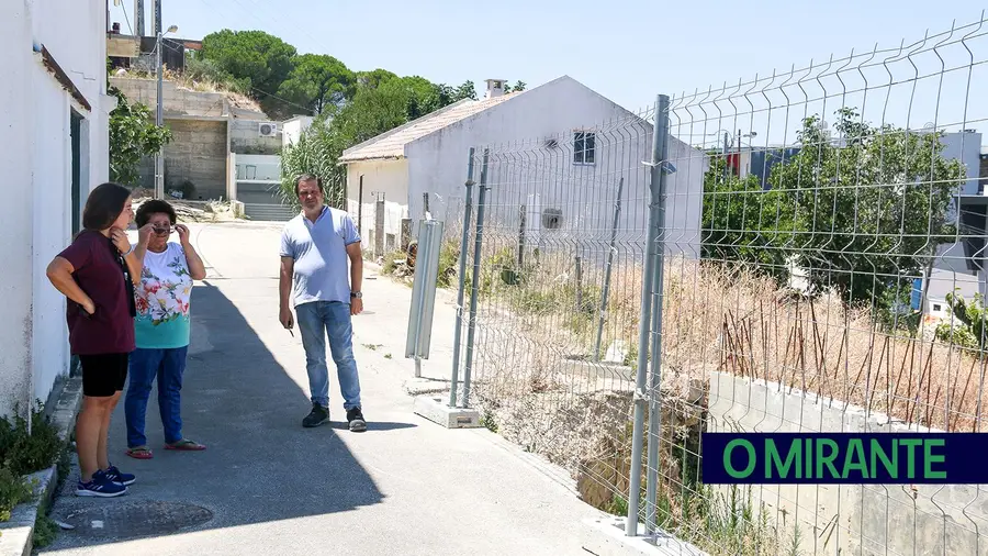 Moradores do Casal do Freixo pedem segurança no acesso às habitações Moradores do Casal do Freixo pedem segurança no acesso às habitações