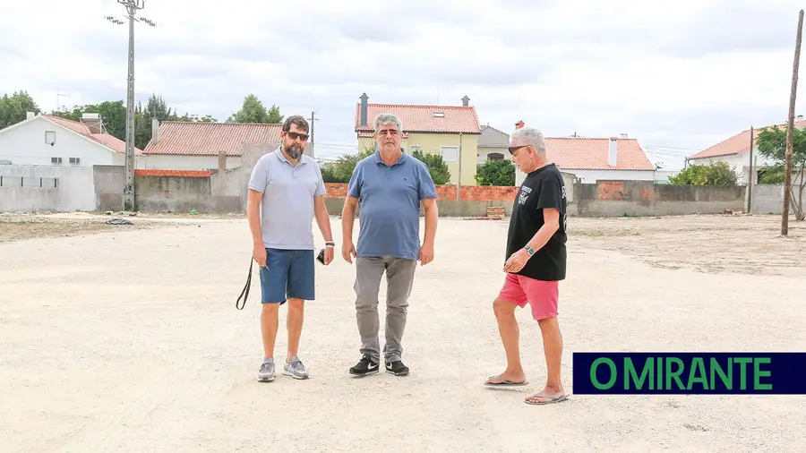 Oposição muda de opinião e alinha contra bairro social no Porto Alto Oposição muda de opinião e alinha contra bairro social no Porto Alto