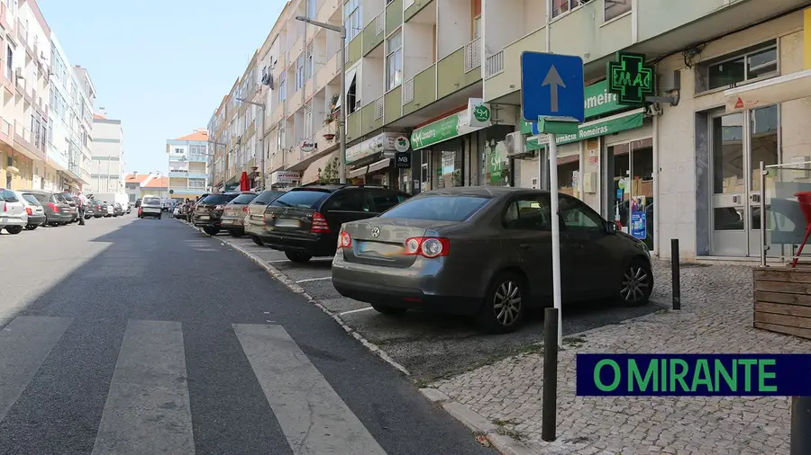 Comerciantes descontentes com estacionamento mal marcado no Forte da Casa