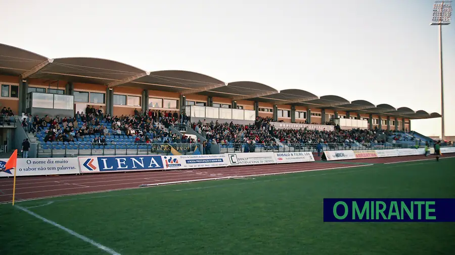 Estádio Municipal de Abrantes reabre após análises negativas a legionella