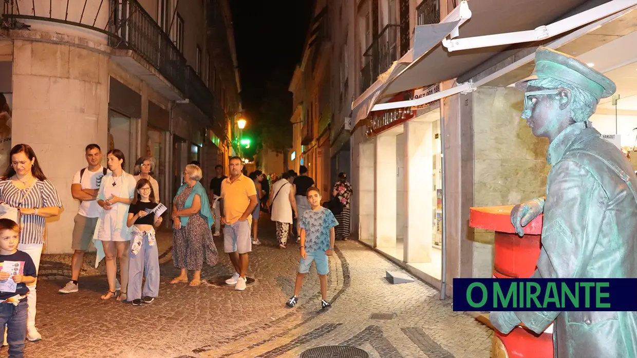 Centenas de pessoas na inauguração do Festival de Estátuas Vivas em Santarém