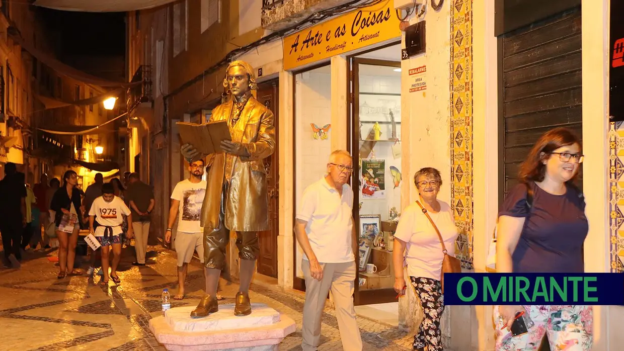 Centenas de pessoas na inauguração do Festival de Estátuas Vivas em Santarém