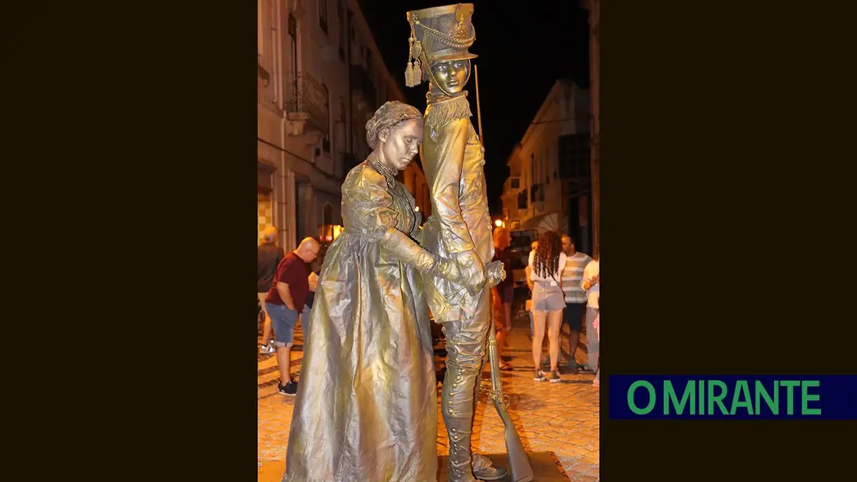 Centenas de pessoas na inauguração do Festival de Estátuas Vivas em Santarém