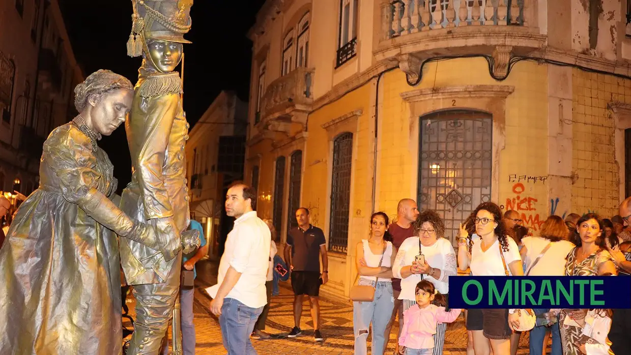 Centenas de pessoas na inauguração do Festival de Estátuas Vivas em Santarém