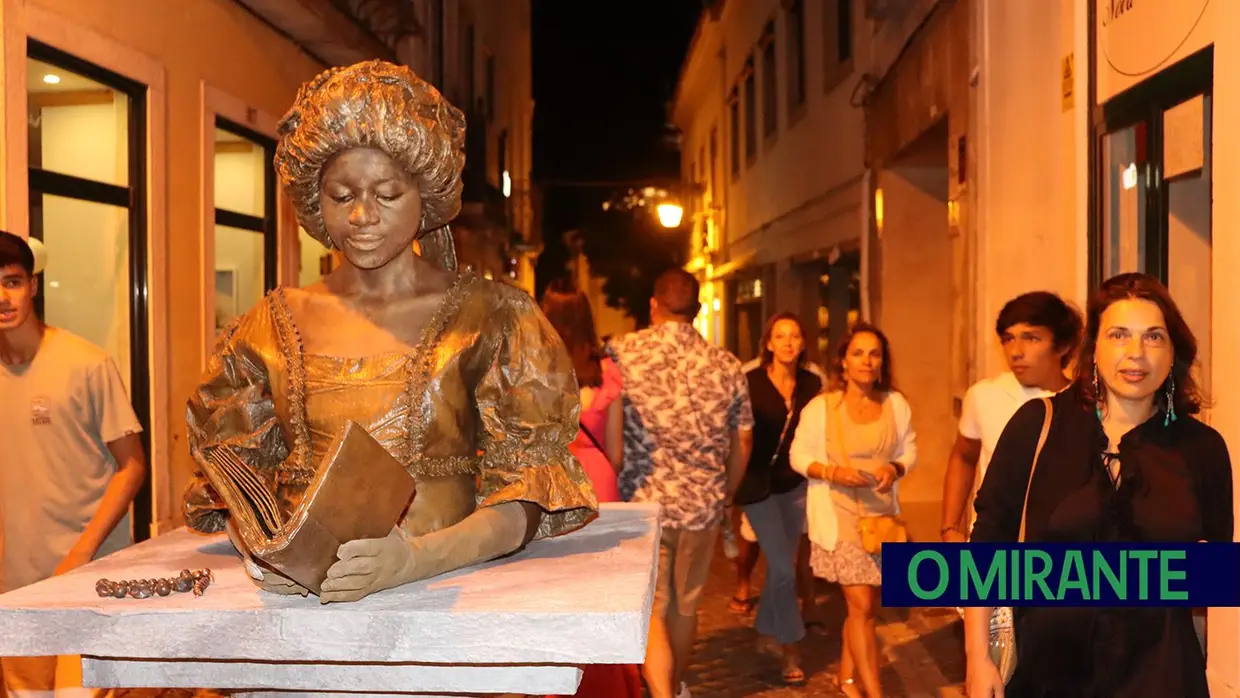 Centenas de pessoas na inauguração do Festival de Estátuas Vivas em Santarém