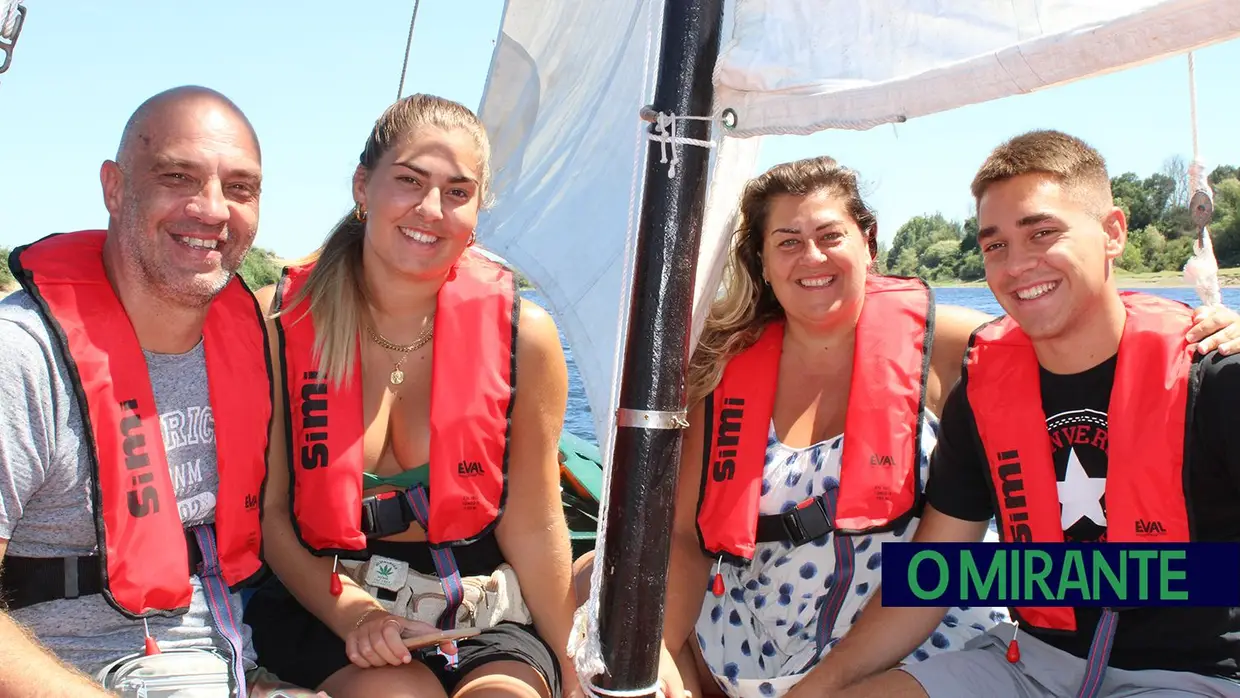 Andar de barco à vela no rio Tejo em Constância