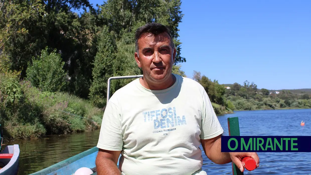 Andar de barco à vela no rio Tejo em Constância