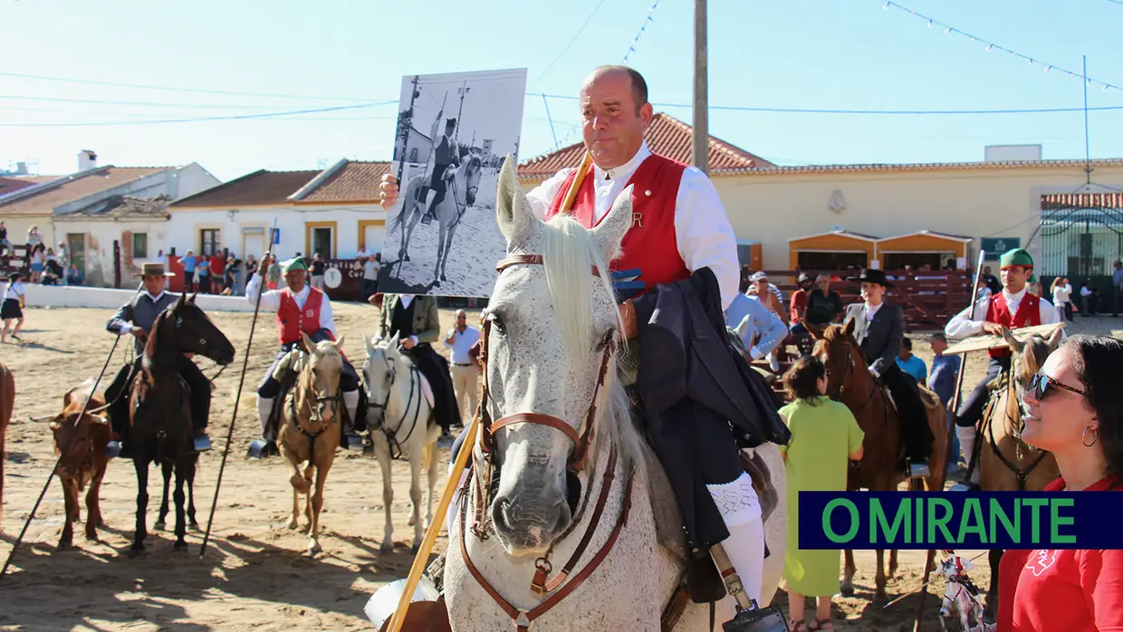 Elogios e emoção marcaram a homenagem ao campino em Samora Correia