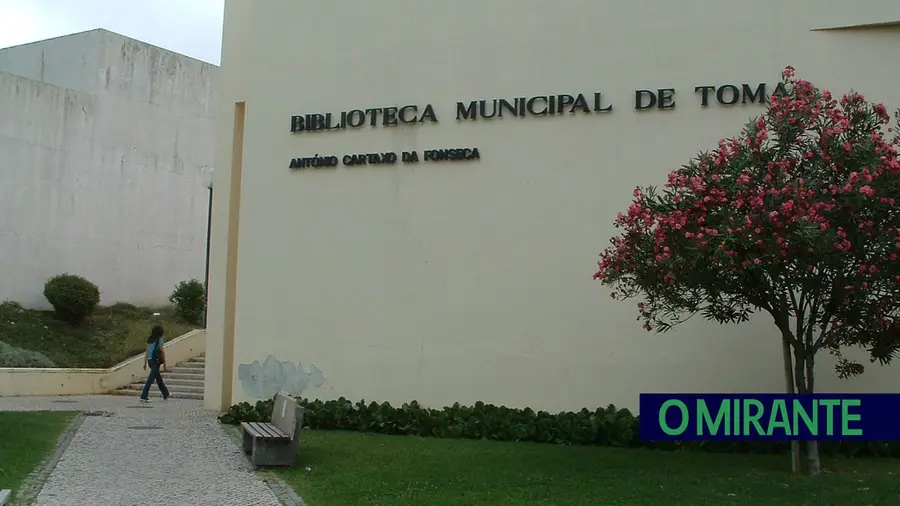 Autarca de Tomar diz que espaço envolvente à biblioteca tem sido mal cuidado