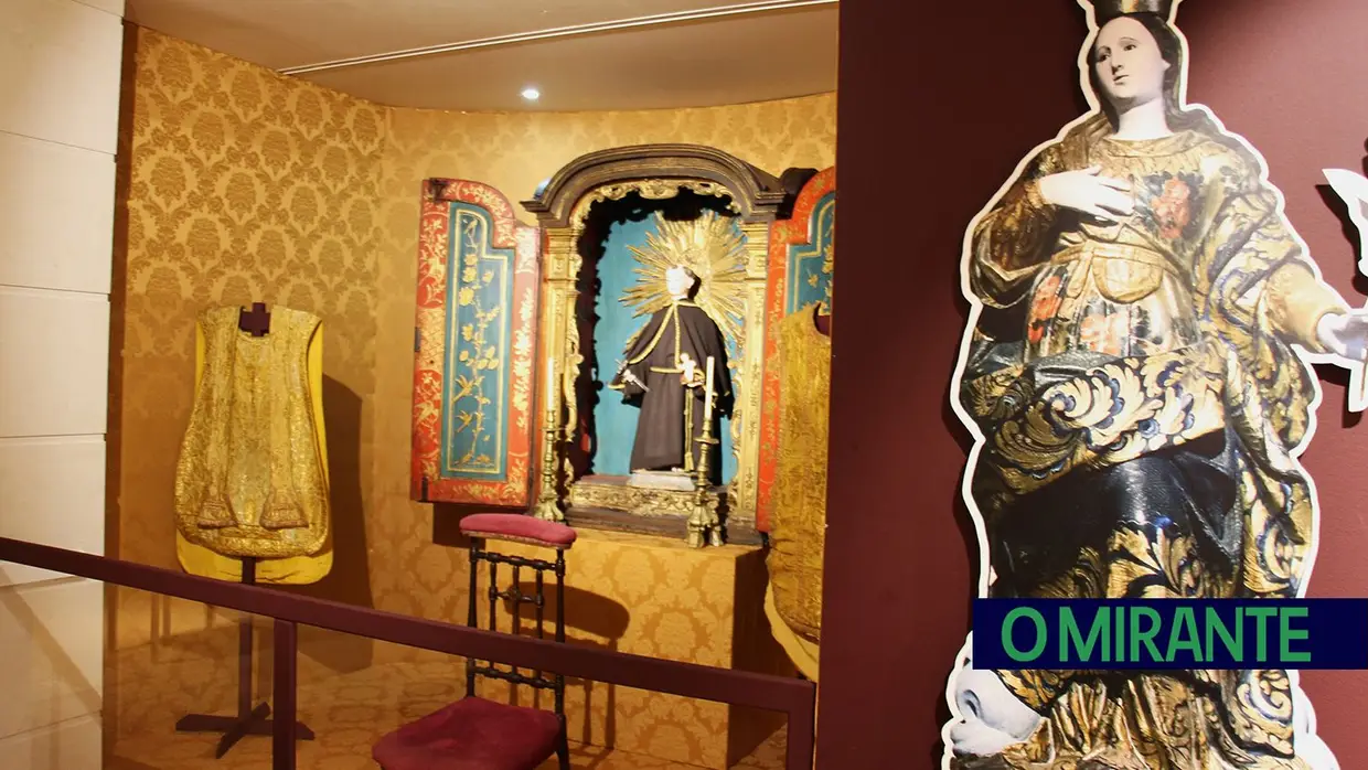 Exposição mostra painéis de azulejos e imagens da Igreja Matriz de Samora Correia