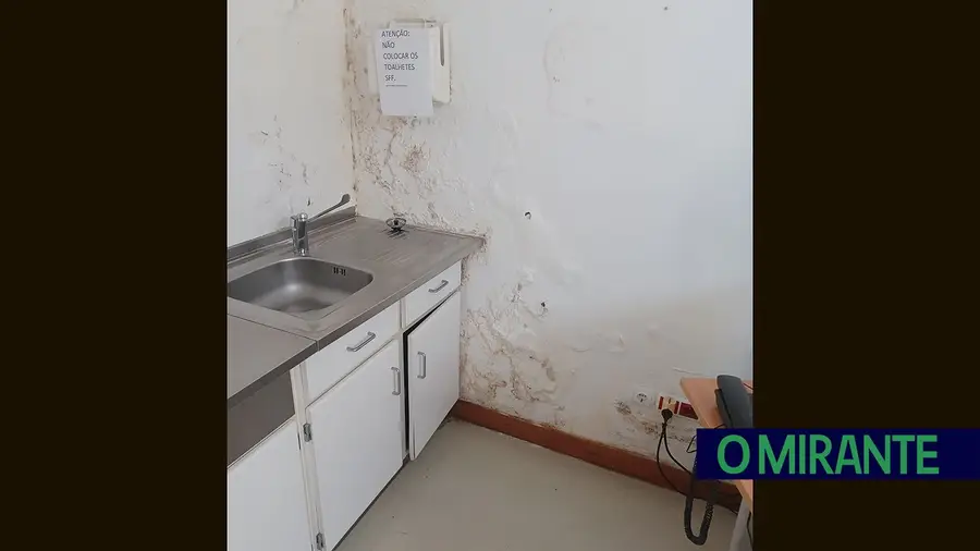 Centro de Saúde da Póvoa de Santa Iria com infiltrações no edifício Centro de Saúde da Póvoa de Santa Iria com infiltrações no edifício