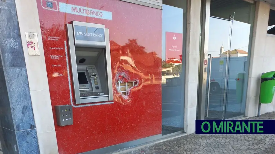 Tentativa de assalto a multibanco no Porto Alto durante a madrugada Tentativa de assalto a multibanco no Porto Alto durante a madrugada