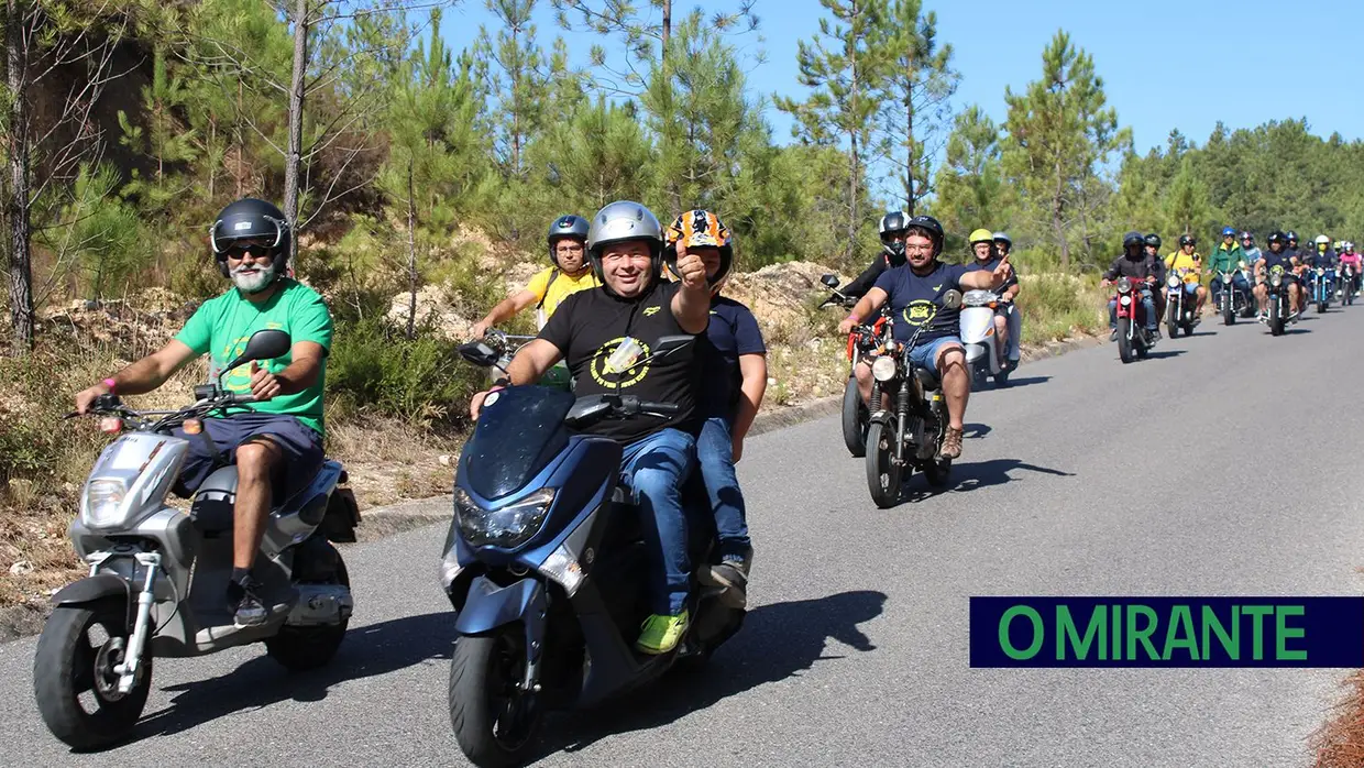 Desfile “Moto-Rural” juntou centenas de pessoas na aldeia da Pereira