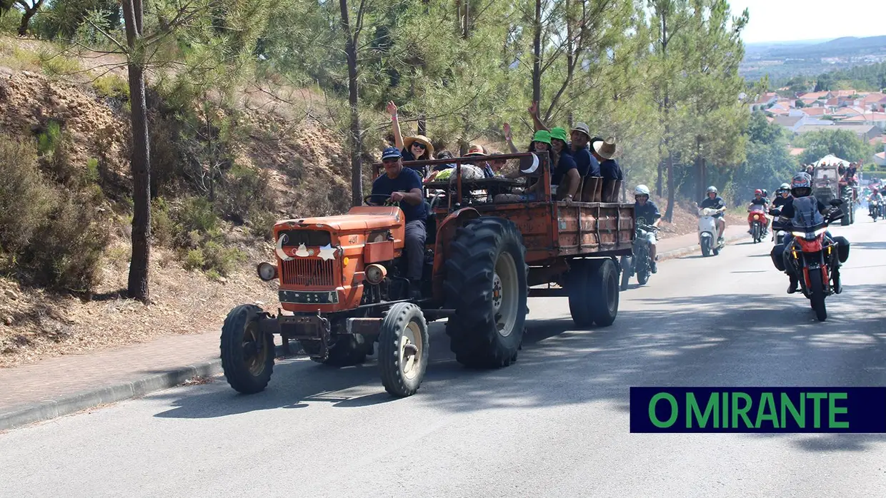Desfile “Moto-Rural” juntou centenas de pessoas na aldeia da Pereira