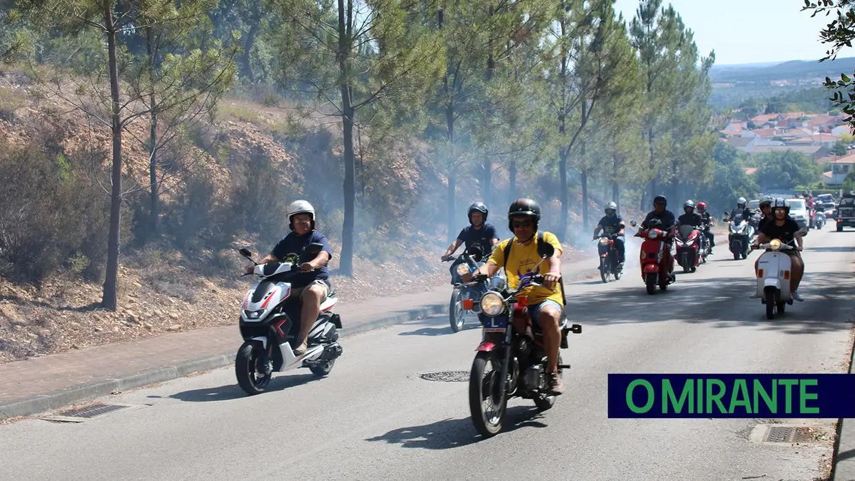 Desfile “Moto-Rural” juntou centenas de pessoas na aldeia da Pereira