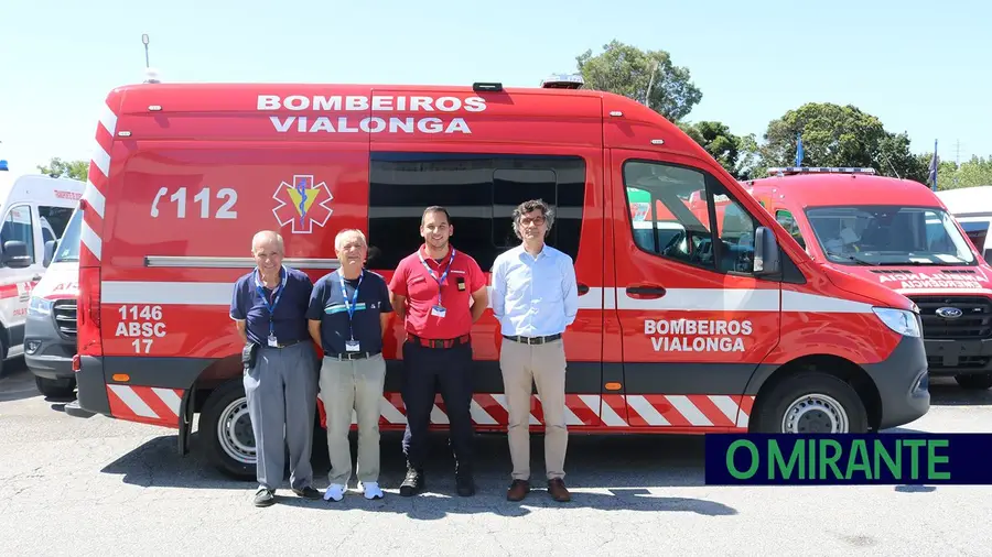 Bombeiros de Vialonga com nova ambulância