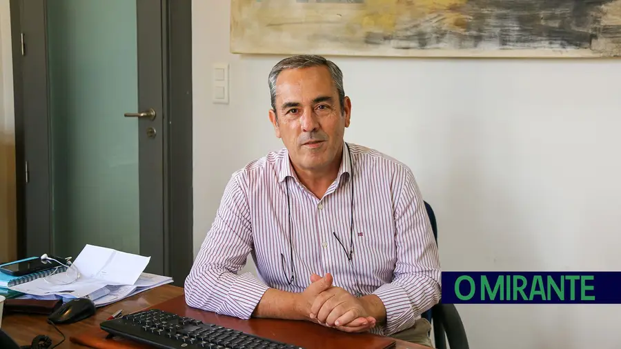 Carlos Coutinho só deixa presidência da Câmara de Benavente no fim do mandato Carlos Coutinho só deixa presidência da Câmara de Benavente no fim do mandato
