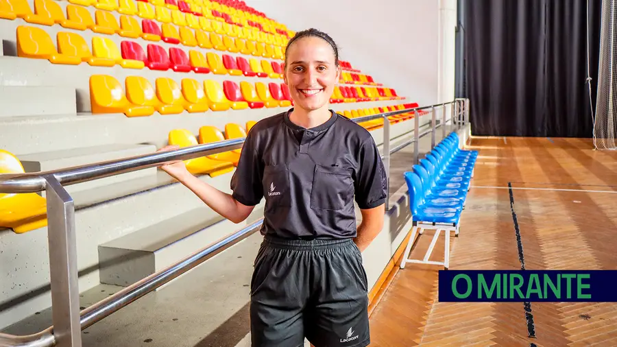 Primeira mulher a arbitrar jogos no nacional de futsal