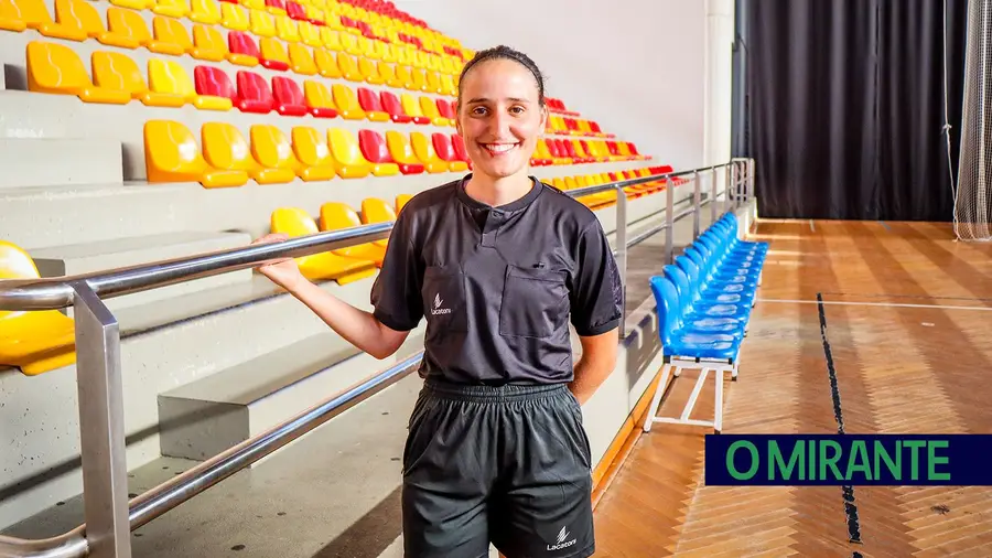 Sandra Lopes é a primeira mulher do distrito a arbitrar jogos do campeonato nacional de futsal Sandra Lopes é a primeira mulher do distrito a arbitrar jogos do campeonato nacional de futsal