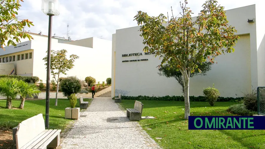 Autarca de Tomar diz que espaço envolvente à biblioteca tem sido mal cuidado