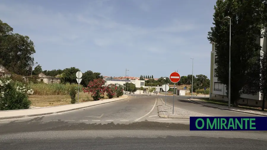 Requalificados passeios junto ao Centro Escolar Salgueiro Maia Requalificados passeios junto ao Centro Escolar Salgueiro Maia