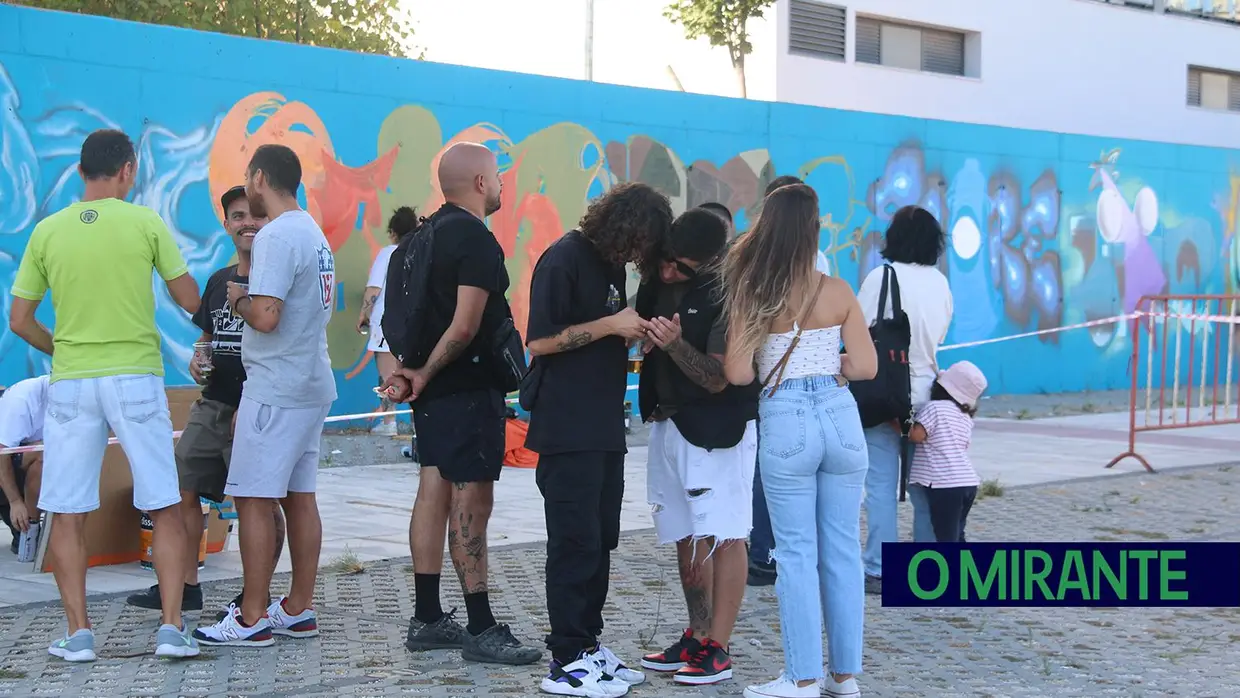 Artistas dão vida à “Praça das Cores”