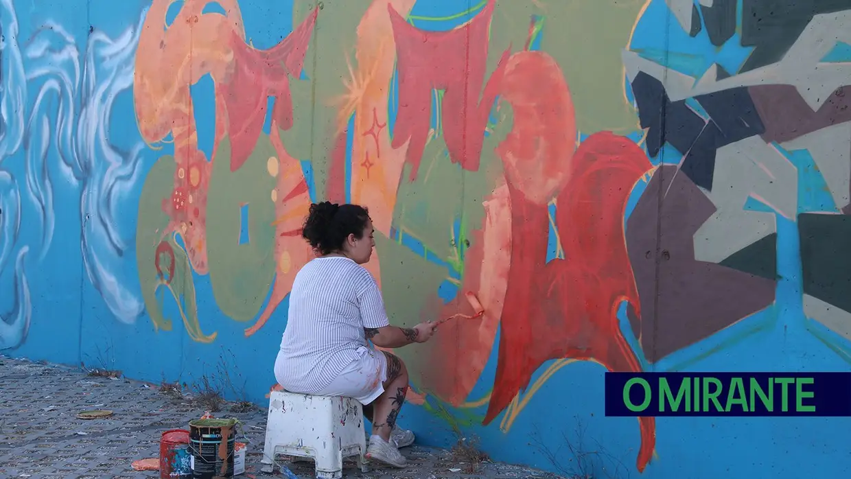 Artistas dão vida à “Praça das Cores”