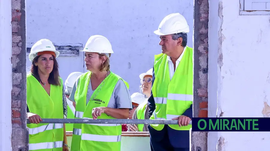 Visita a obras e lançamento da primeira pedra do loteamento municipal do Entroncamento Visita a obras e lançamento da primeira pedra do loteamento municipal do Entroncamento