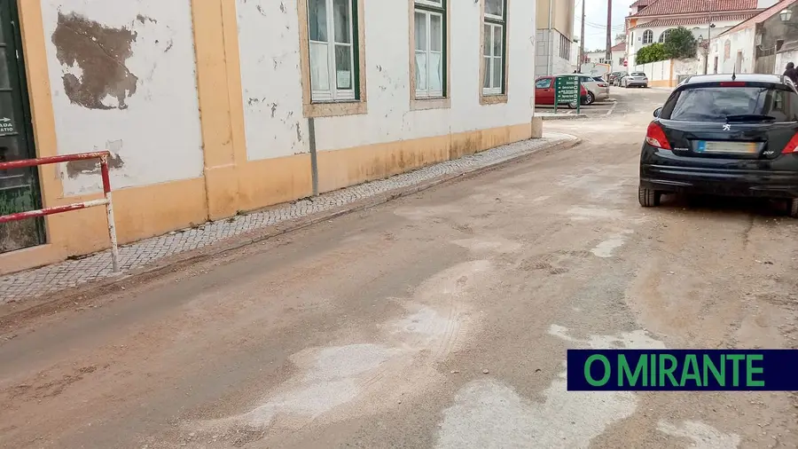 Elisete Gomes, mulher de Sérgio Carrinho, indigna-se nas redes sociais por causa das obras na sua rua Elisete Gomes, mulher de Sérgio Carrinho, indigna-se nas redes sociais por causa das obras na sua rua