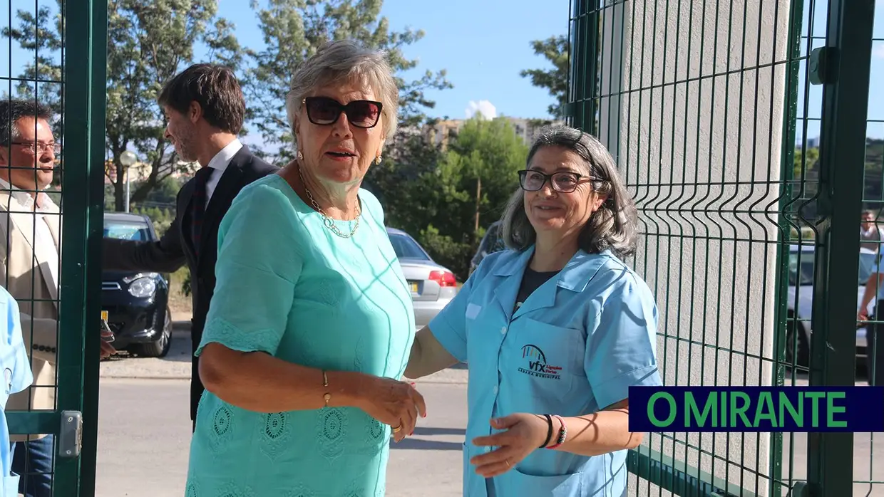 Ministro da educação garante obras na secundária de Vialonga