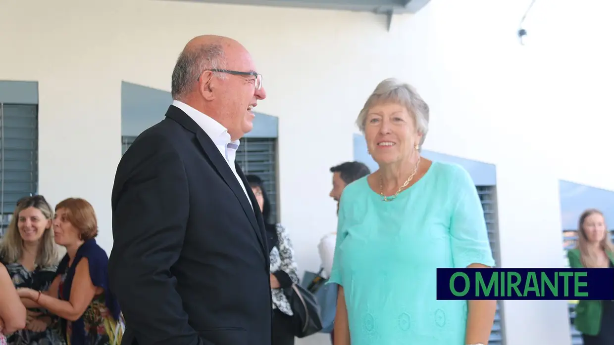 Ministro da educação garante obras na secundária de Vialonga