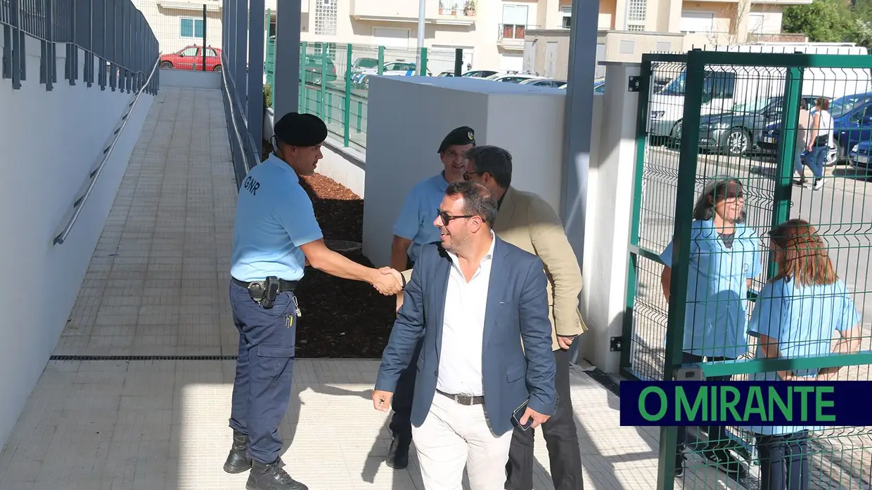 Ministro da educação garante obras na secundária de Vialonga