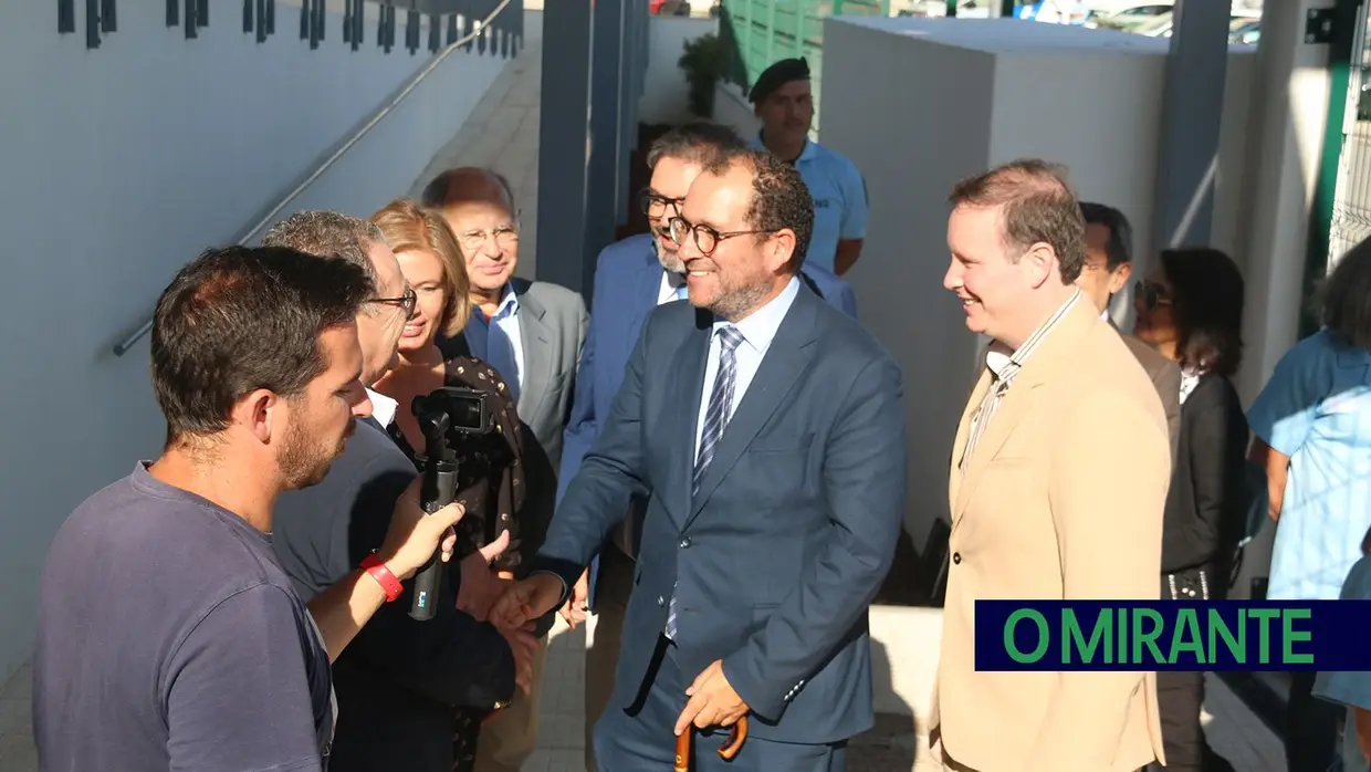 Ministro da educação garante obras na secundária de Vialonga