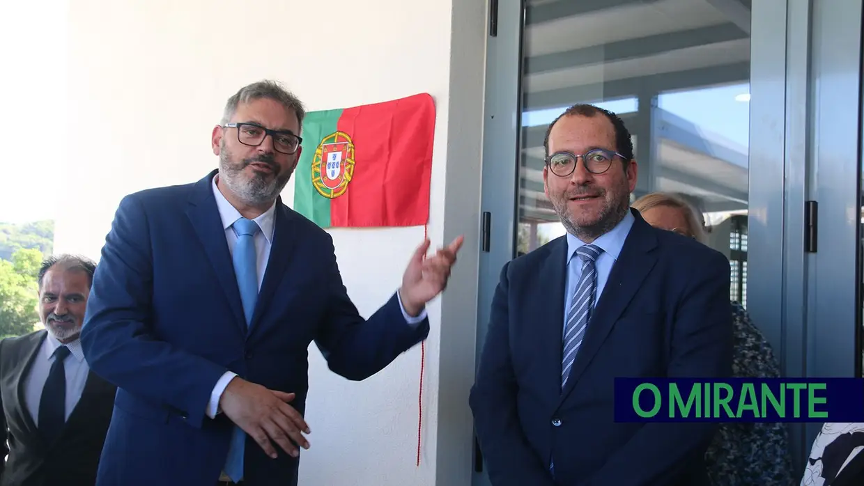 Ministro da educação garante obras na secundária de Vialonga