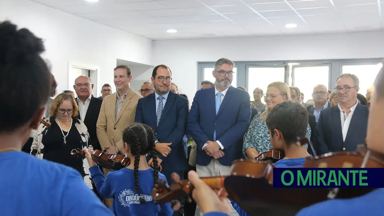 Ministro da educação garante obras na secundária de Vialonga