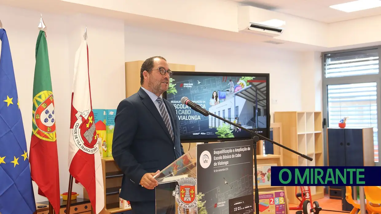 Ministro da educação garante obras na secundária de Vialonga