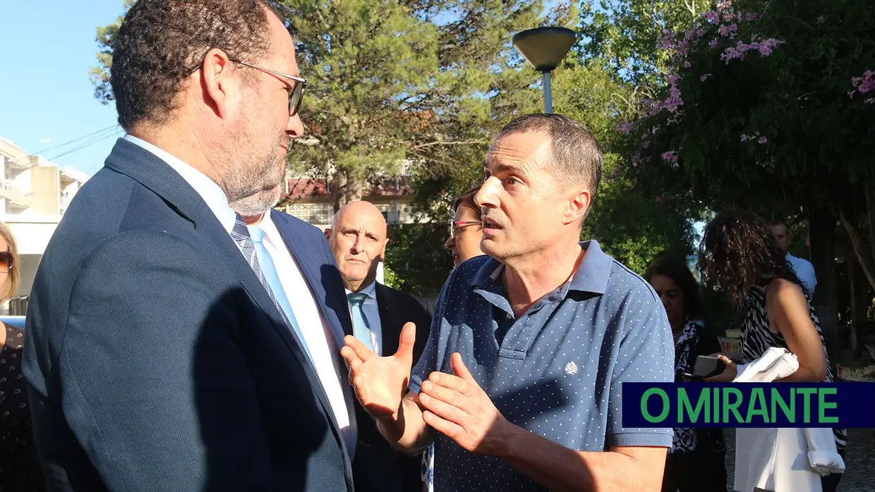 Ministro da educação garante obras na secundária de Vialonga