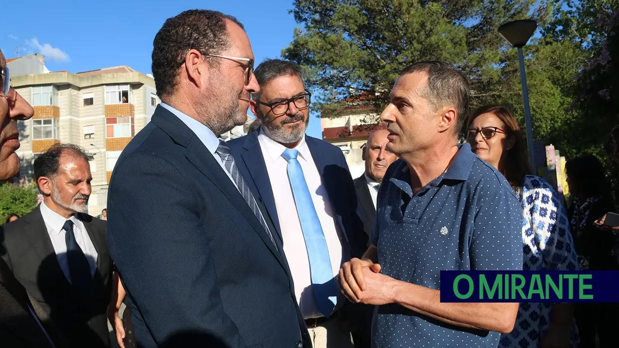 Ministro da educação garante obras na secundária de Vialonga
