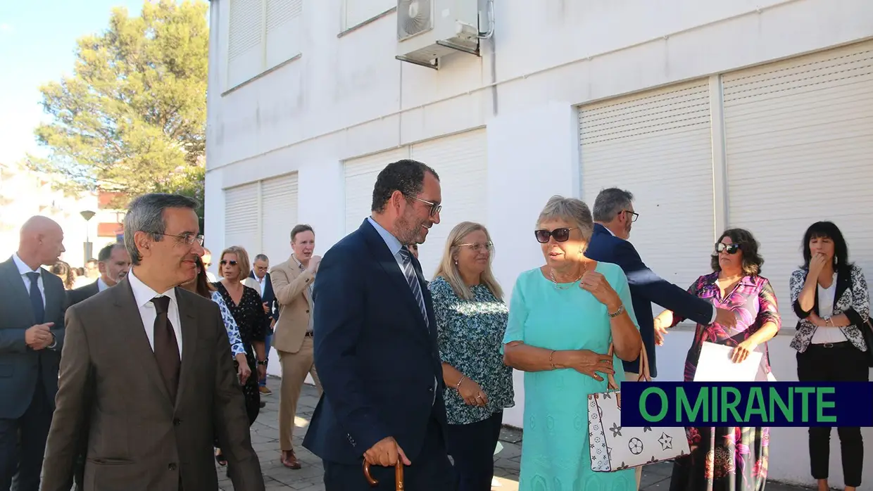 Ministro da educação garante obras na secundária de Vialonga
